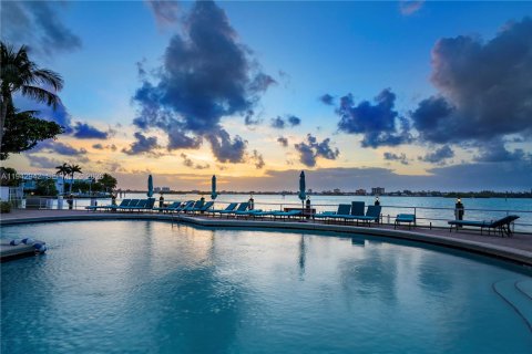 Condo in Bay Harbor Islands, Florida, 1 bedroom  № 2000294 - photo 23