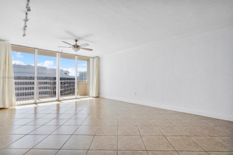 Condo in Bay Harbor Islands, Florida, 1 bedroom  № 2000294 - photo 6