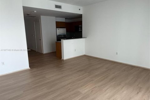 Condominio en alquiler en Miami, Florida, 56.95 m2 № 1924322 - foto 1