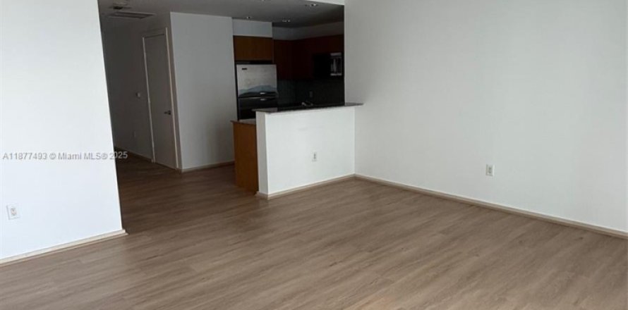 Estudio en el Condominio en Miami, Florida  № 1924322