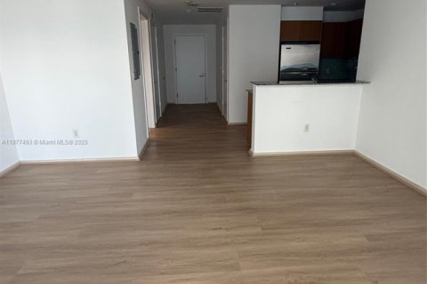 Condominio en alquiler en Miami, Florida, 56.95 m2 № 1924322 - foto 2