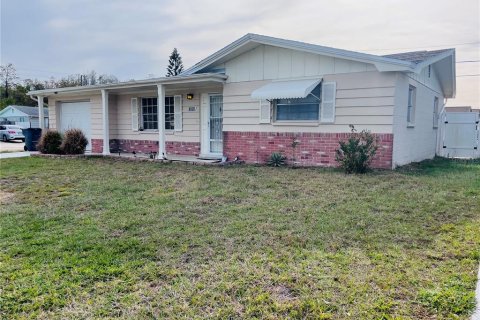 House in Holiday, Florida 3 bedrooms, 98.1 sq.m. № 1590648 - photo 2