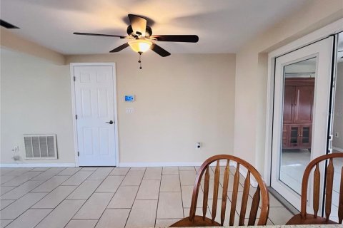 House in Holiday, Florida 3 bedrooms, 98.1 sq.m. № 1590648 - photo 21