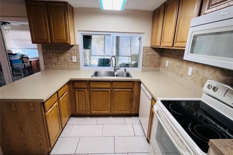 House in Holiday, Florida 3 bedrooms, 98.1 sq.m. № 1590648 - photo 16