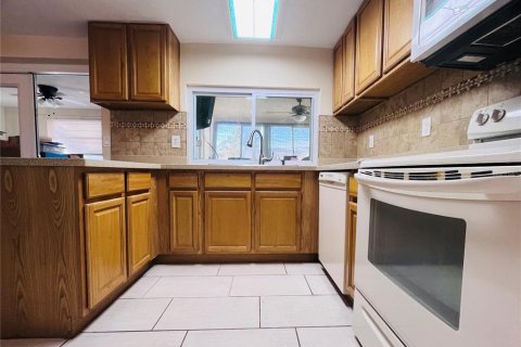 House in Holiday, Florida 3 bedrooms, 98.1 sq.m. № 1590648 - photo 17