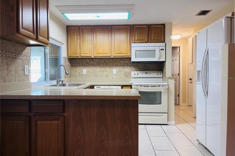 House in Holiday, Florida 3 bedrooms, 98.1 sq.m. № 1590648 - photo 13