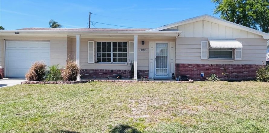 House in Holiday, Florida 3 bedrooms, 98.1 sq.m. № 1590648