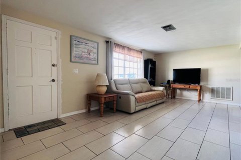 House in Holiday, Florida 3 bedrooms, 98.1 sq.m. № 1590648 - photo 10