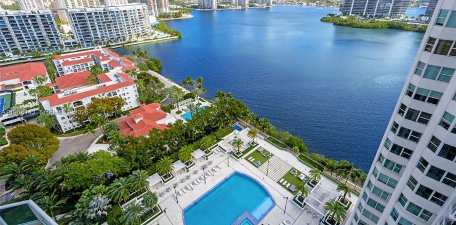 Condo à Aventura, Floride, 3 chambres № 2251599