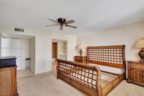 Condo in Lake Park, Florida, 2 bedrooms  № 2045766 - photo 18