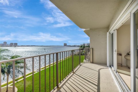 Condo in Lake Park, Florida, 2 bedrooms  № 2045766 - photo 12