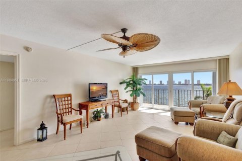 Condo in Lake Park, Florida, 2 bedrooms  № 2045766 - photo 8