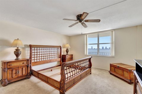 Condo in Lake Park, Florida, 2 bedrooms  № 2045766 - photo 17