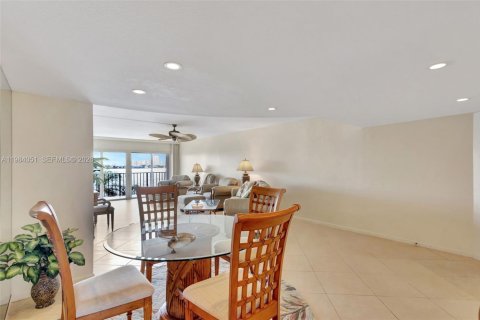 Condo in Lake Park, Florida, 2 bedrooms  № 2045766 - photo 7