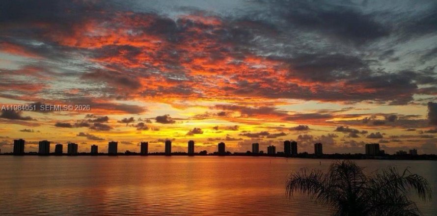 Condo in Lake Park, Florida, 2 bedrooms  № 2045766