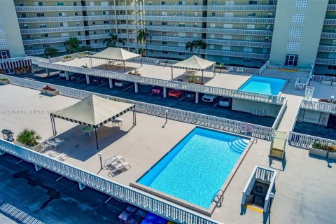 Condo in Lake Park, Florida, 2 bedrooms  № 2045766 - photo 29