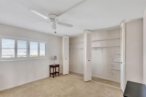 Condo in Lake Park, Florida, 2 bedrooms  № 2045766 - photo 25