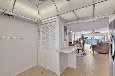 Condo in Lake Park, Florida, 2 bedrooms  № 2045766 - photo 14