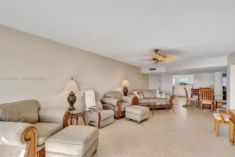 Condo in Lake Park, Florida, 2 bedrooms  № 2045766 - photo 9