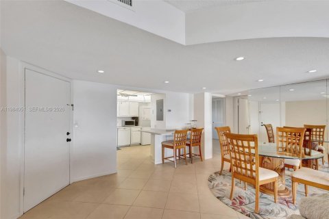 Condo in Lake Park, Florida, 2 bedrooms  № 2045766 - photo 6