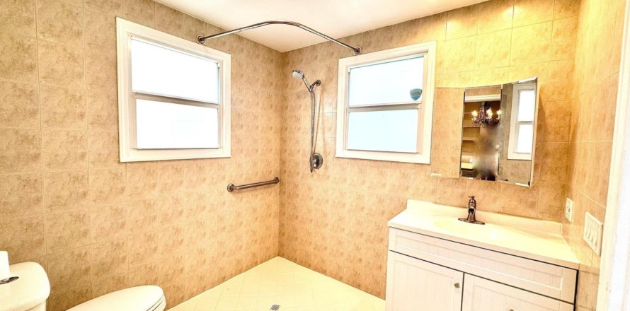 House in Lake Worth, Florida 3 bedrooms, 205.13 sq.m. № 1171126