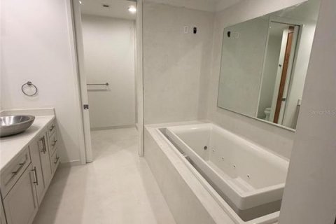 Copropriété à vendre à Orlando, Floride: 4 chambres, 294.69 m2 № 2427510 - photo 17