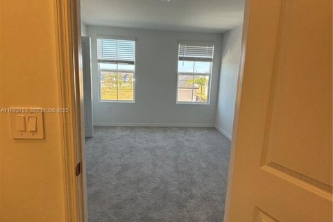 Снять в аренду таунхаус в Форт Майерс, Флорида 3 спальни, № 2039045 - фото 23