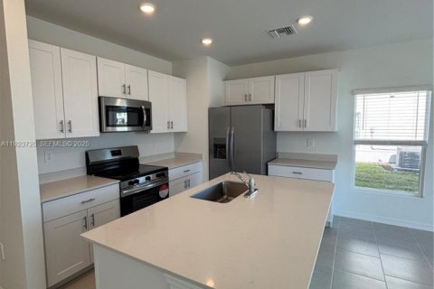 Снять в аренду таунхаус в Форт Майерс, Флорида 3 спальни, № 2039045 - фото 6