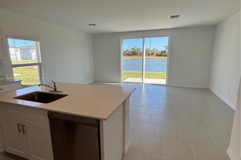 Снять в аренду таунхаус в Форт Майерс, Флорида 3 спальни, № 2039045 - фото 2