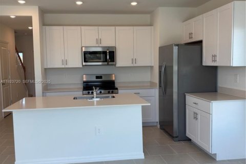 Снять в аренду таунхаус в Форт Майерс, Флорида 3 спальни, № 2039045 - фото 8