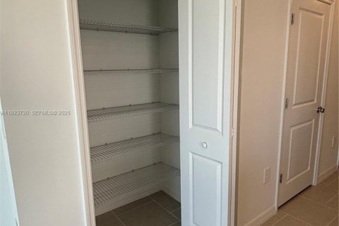 Снять в аренду таунхаус в Форт Майерс, Флорида 3 спальни, № 2039045 - фото 9