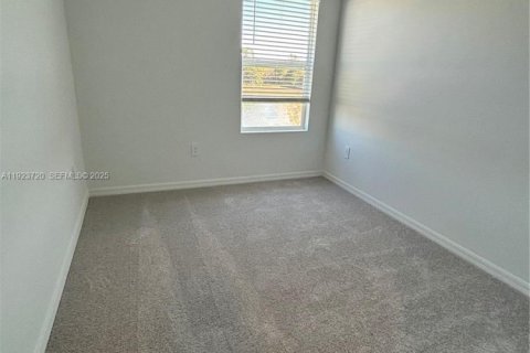 Снять в аренду таунхаус в Форт Майерс, Флорида 3 спальни, № 2039045 - фото 14