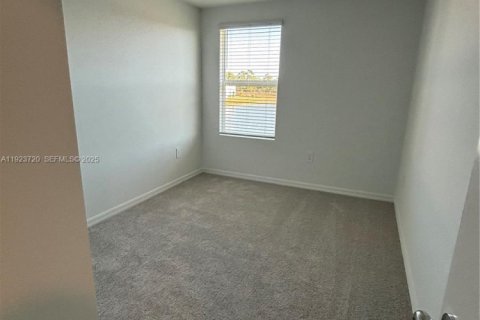 Снять в аренду таунхаус в Форт Майерс, Флорида 3 спальни, № 2039045 - фото 15