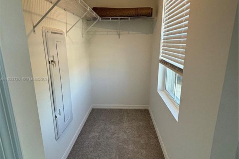 Снять в аренду таунхаус в Форт Майерс, Флорида 3 спальни, № 2039045 - фото 19