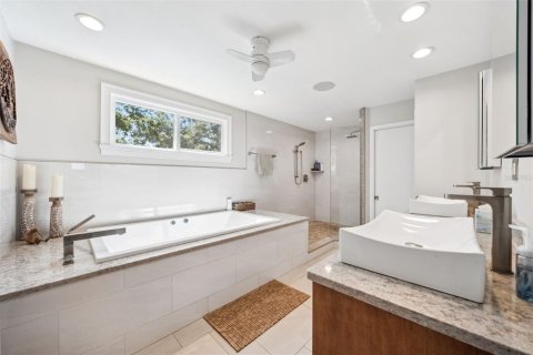 Casa en venta en Saint Petersburg, Florida, 4 dormitorios, 280.19 m2 № 1757105 - foto 29