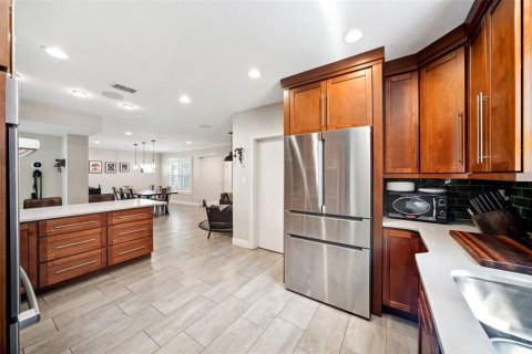 Casa en venta en Saint Petersburg, Florida, 4 dormitorios, 280.19 m2 № 1757105 - foto 8