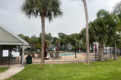 Condo in Orlando, Florida, 2 bedrooms  № 1906018 - photo 17