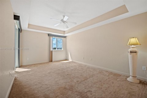 Condo in Tamarac, Florida, 2 bedrooms  № 2038439 - photo 15