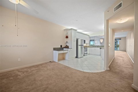 Condo in Tamarac, Florida, 2 bedrooms  № 2038439 - photo 11