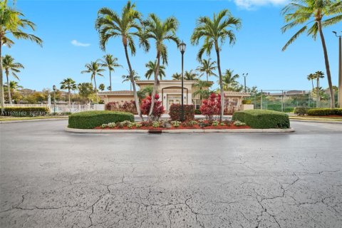 Condo in Tamarac, Florida, 2 bedrooms  № 2038439 - photo 23