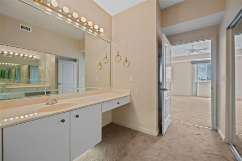 Condo in Tamarac, Florida, 2 bedrooms  № 2038439 - photo 18