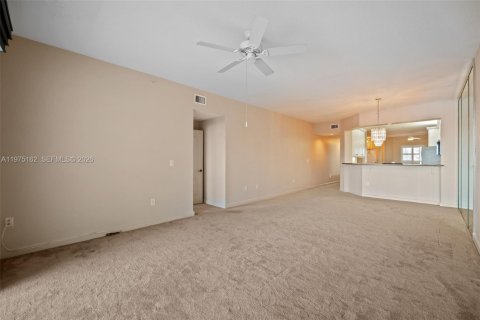 Condo in Tamarac, Florida, 2 bedrooms  № 2038439 - photo 8