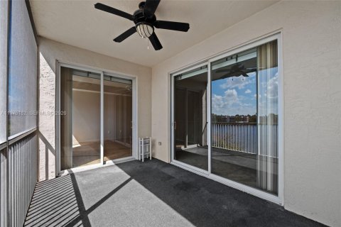 Condo in Tamarac, Florida, 2 bedrooms  № 2038439 - photo 13