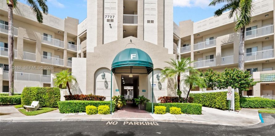 Condo in Tamarac, Florida, 2 bedrooms  № 2038439