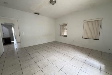 Apartamento en alquiler en Homestead, Florida, 2 dormitorios, 439.61 m2 № 2177229 - foto 5