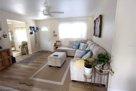 Casa en venta en Redington Beach, Florida, 3 dormitorios, 116.69 m2 № 1813687 - foto 5