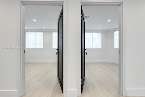 Купить коммерческую недвижимость в Майами, Флорида № 1983256 - фото 20