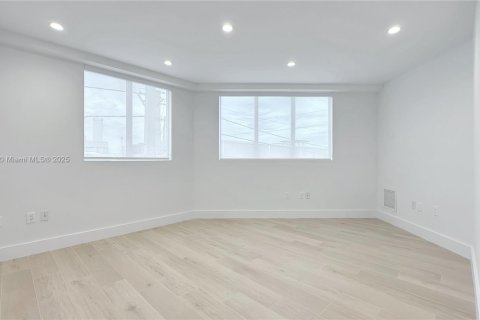 Купить коммерческую недвижимость в Майами, Флорида № 1983256 - фото 21