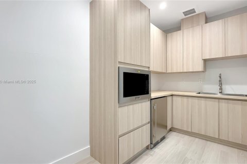 Купить коммерческую недвижимость в Майами, Флорида № 1983256 - фото 23