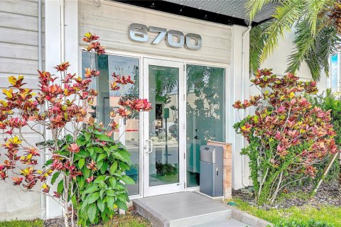 Коммерческая недвижимость в Майами, Флорида № 1983256